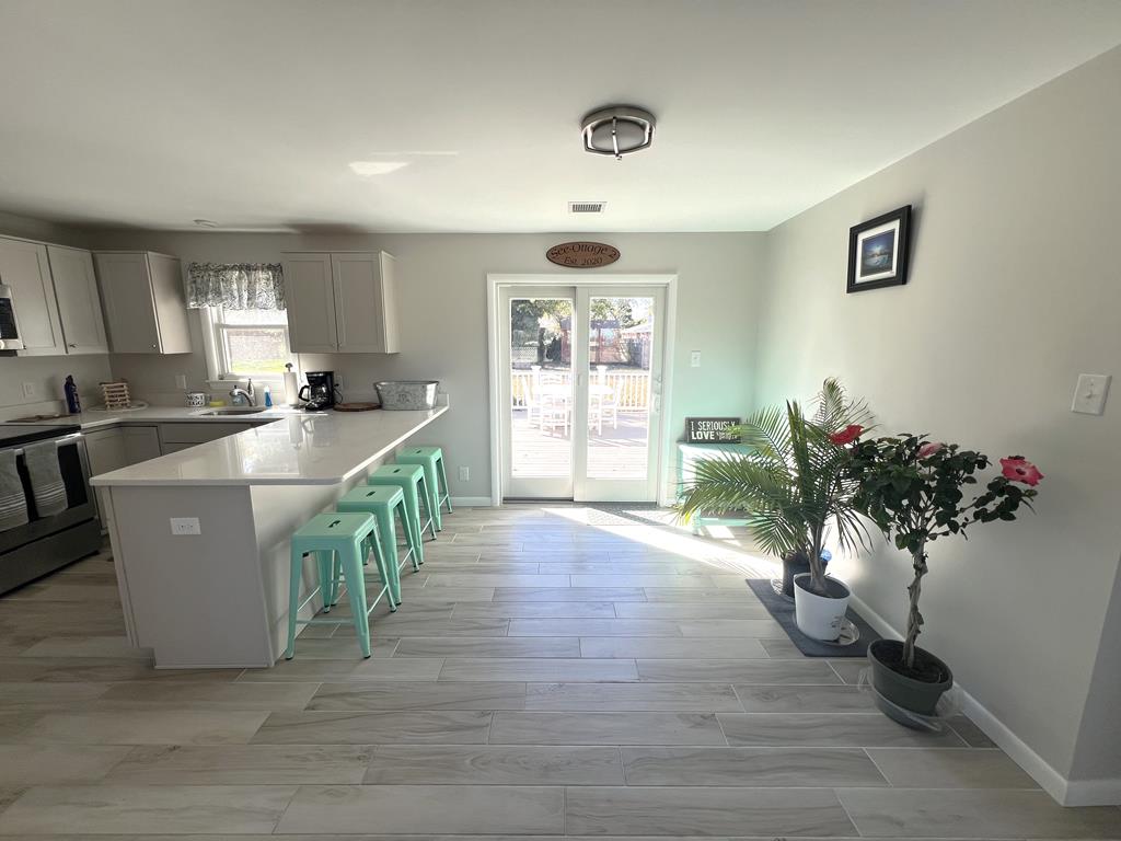 Cozy Coastal Cottage - 2 Bedrooms Close to Town | Photo 9