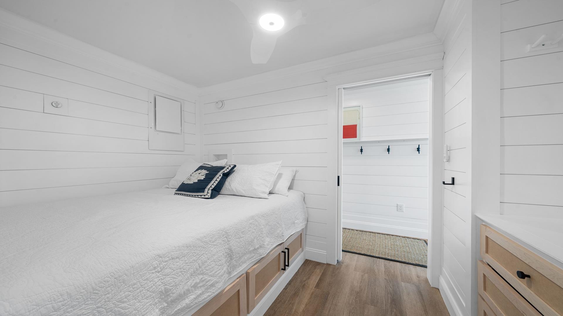 351 96th Street, Stone Harbor (Center)