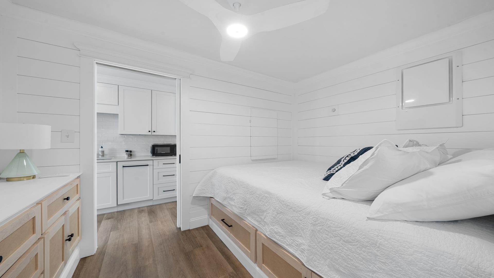 351 96th Street, Stone Harbor (Center)