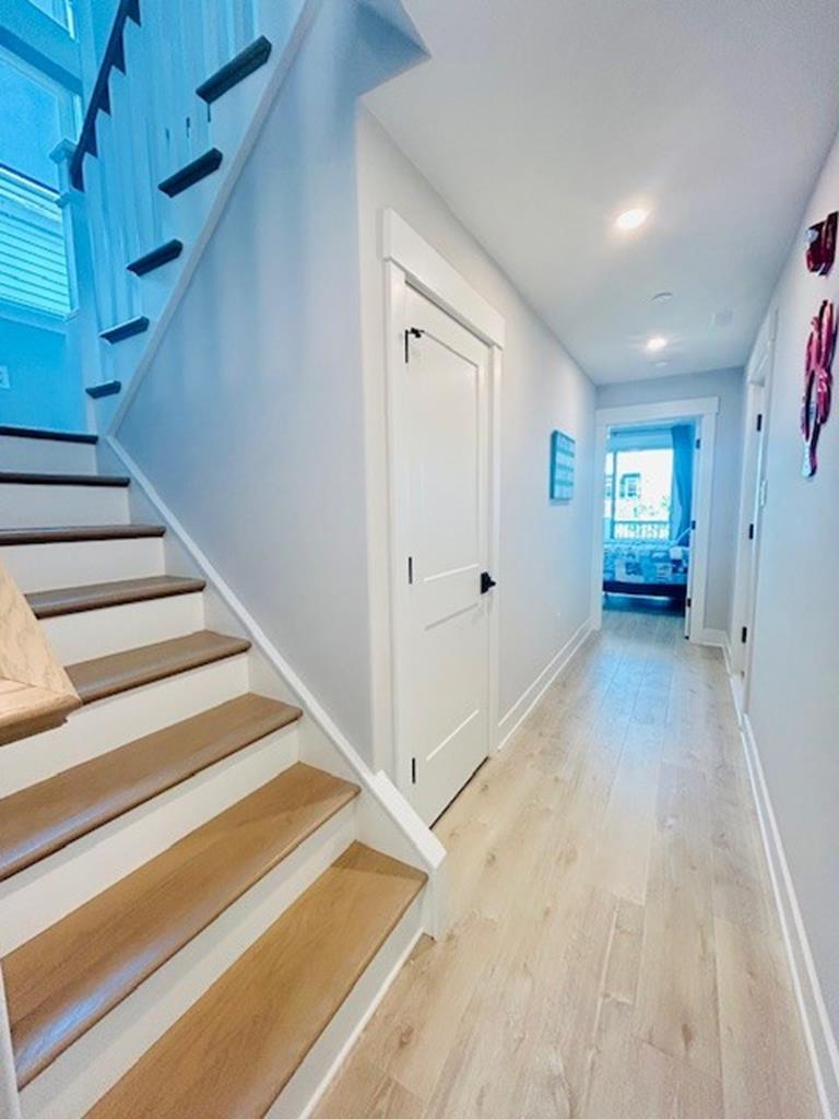 30 42nd Street - Picture 