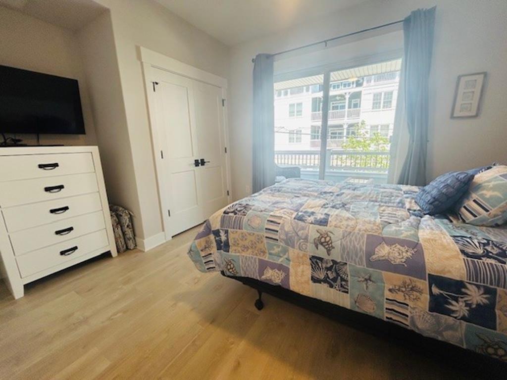 30 42nd Street - Picture 