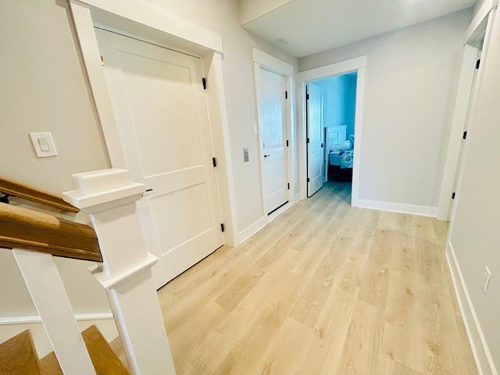 30 42nd Street - Picture 