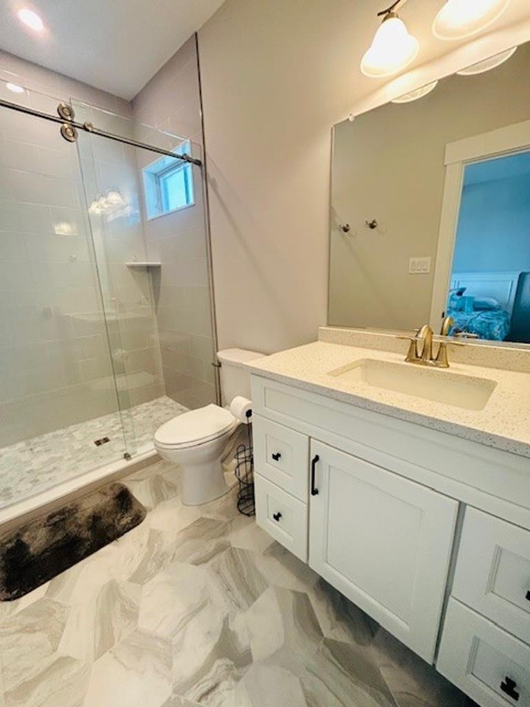 30 42nd Street - Picture 