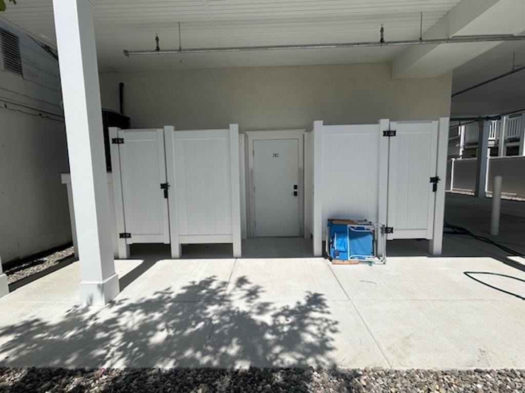 30 42nd Street - Picture 