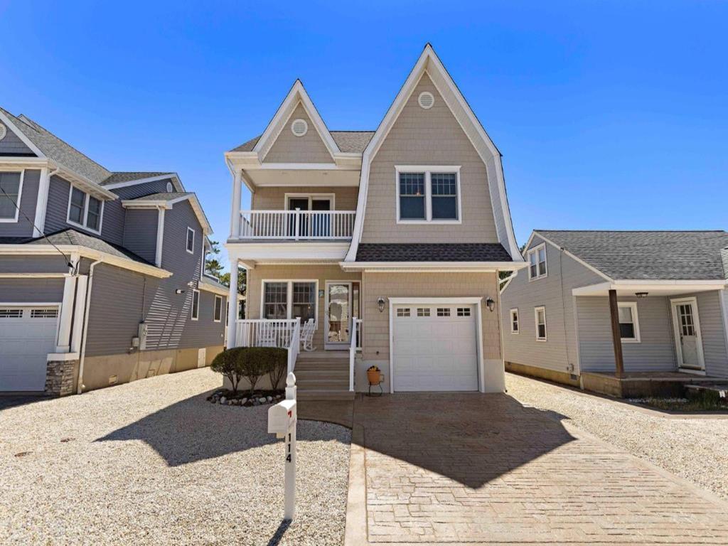 114 E. 25th Street, Spray Beach