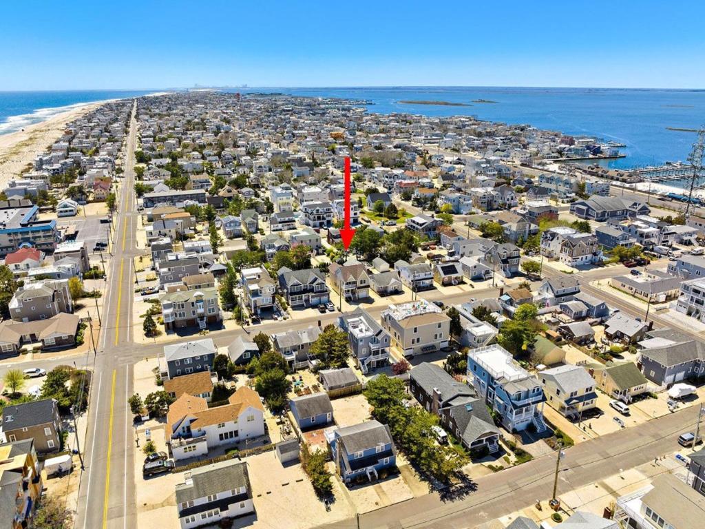 114 E. 25th Street, Spray Beach (Ocean Side)