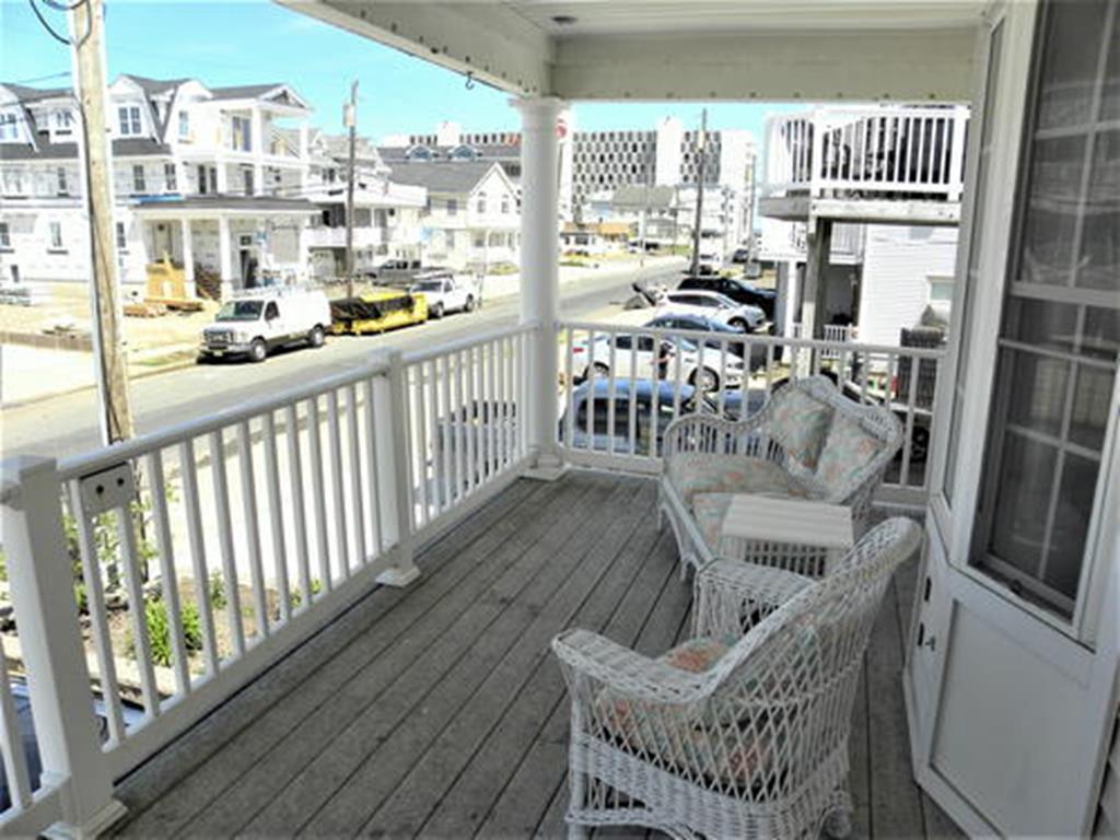 134 38th Street Single | Photo 4