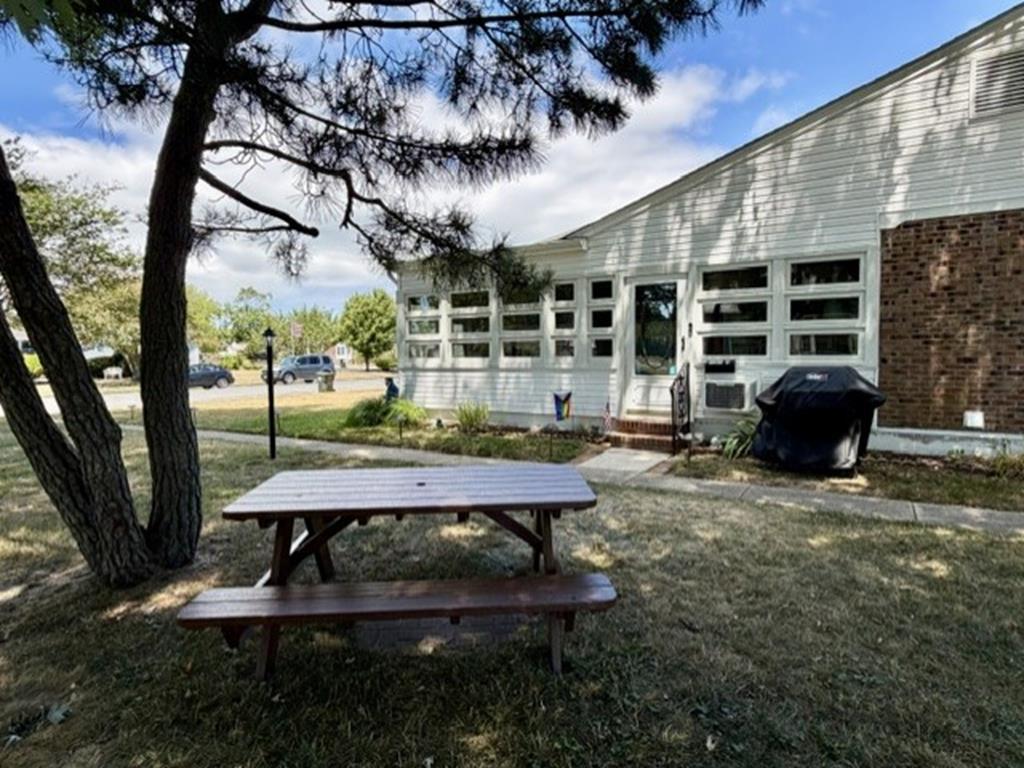 Charming Pet Friendly Quad - 1310 C Illinois | Photo 22