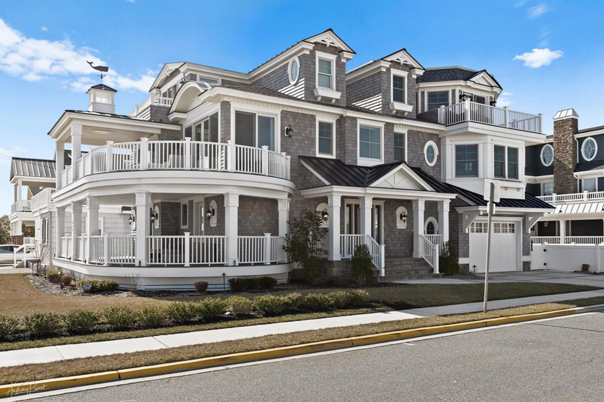 3028 Avalon Avenue, Avalon