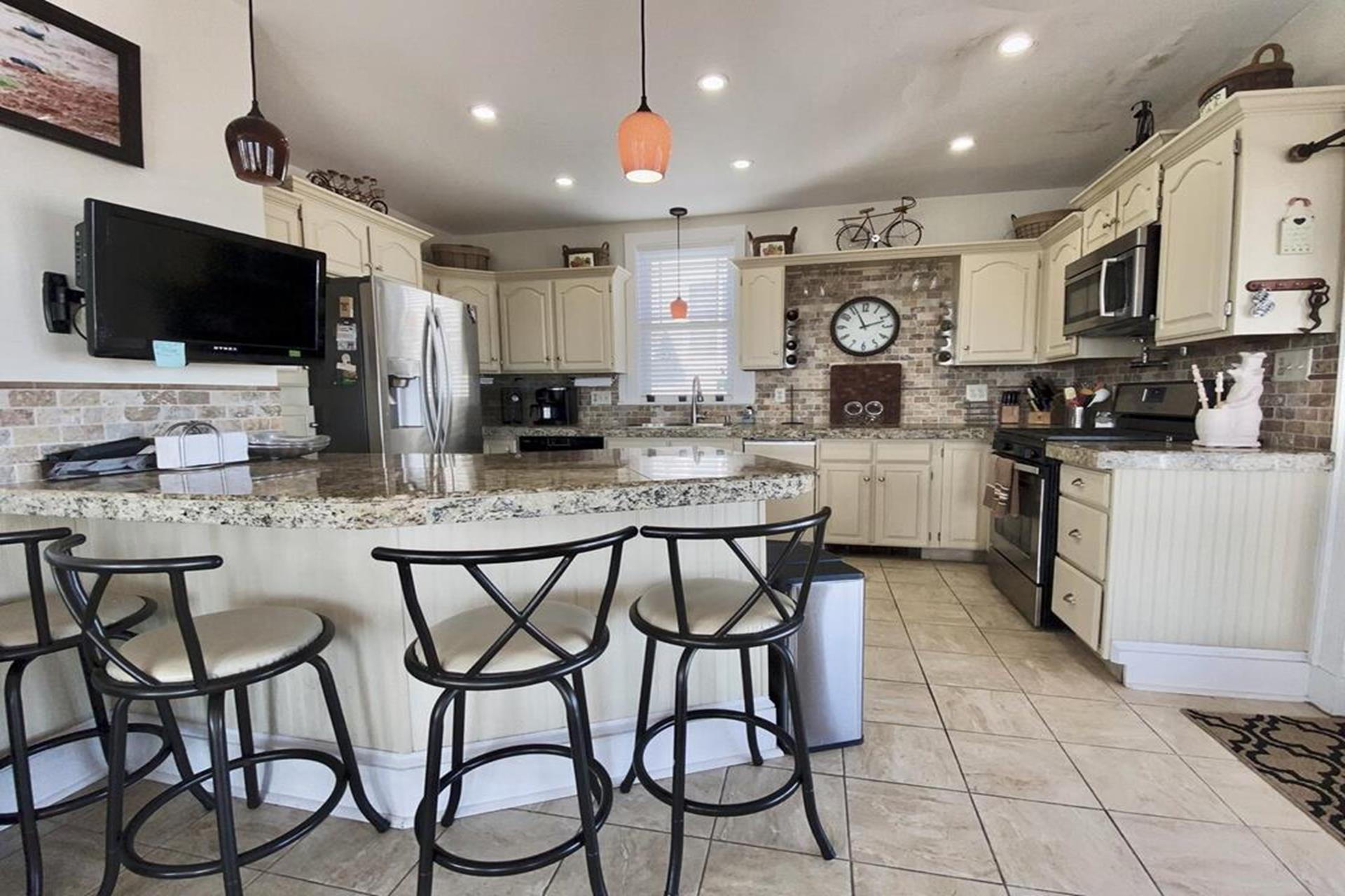56 W 7th Street, Avalon | COMPASS RE - Avalon