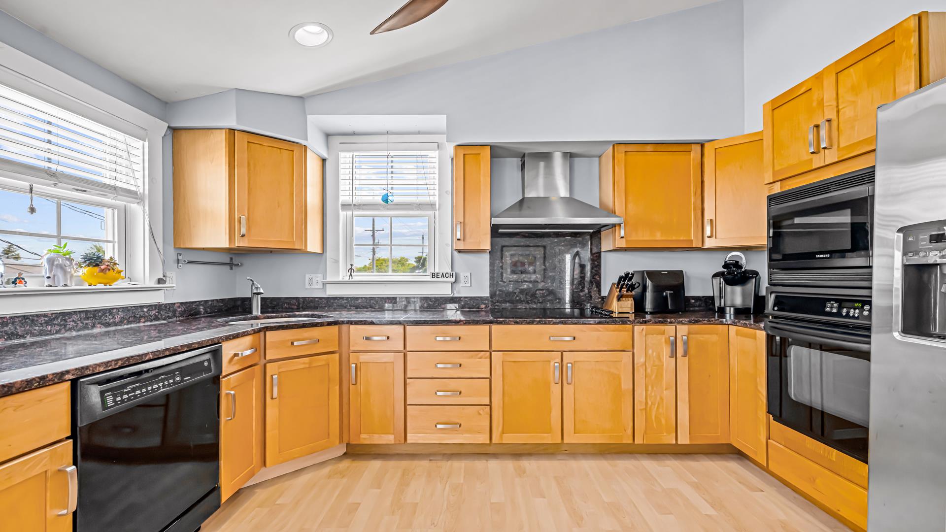 389 95th Street, Stone Harbor (Center)