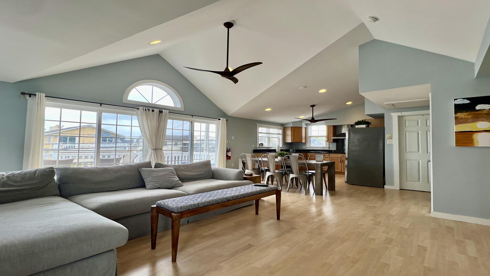 389 95th Street, Stone Harbor (Center)