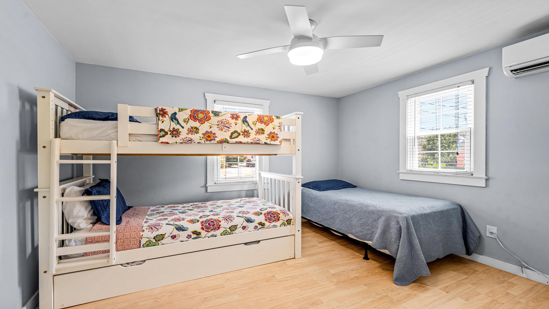 389 95th Street, Stone Harbor (Center)