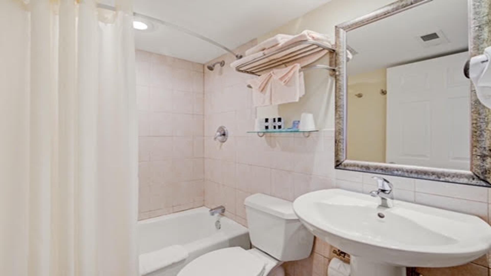 7888 Dune Drive, Avalon (1 Block to Beach)