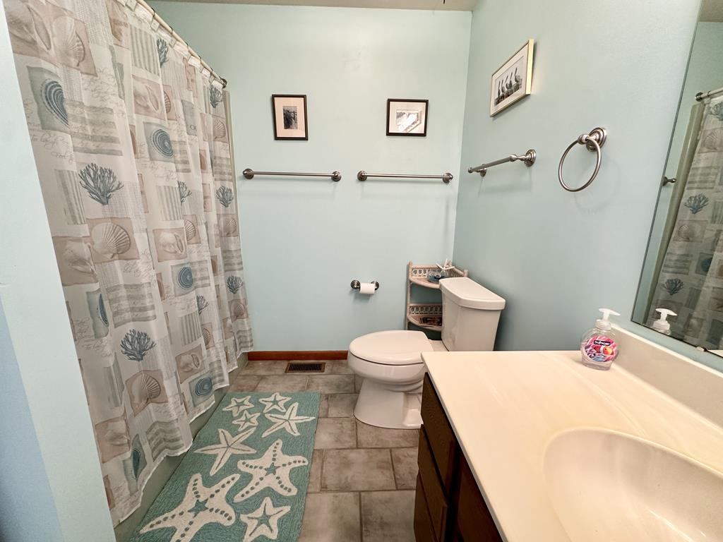 Harbor Paws Retreat-Walking to Pet Friendly Beach | Photo 15