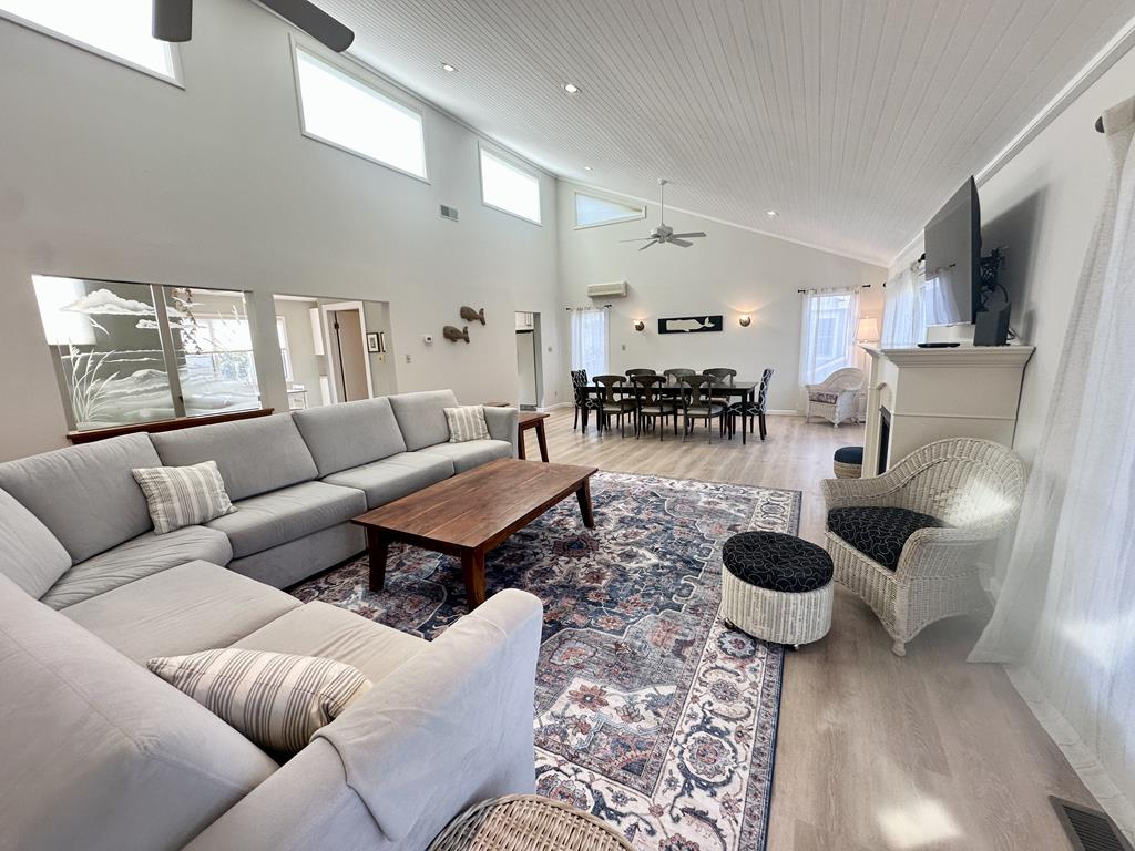 Harbor Paws Retreat-Walking to Pet Friendly Beach | Photo 21