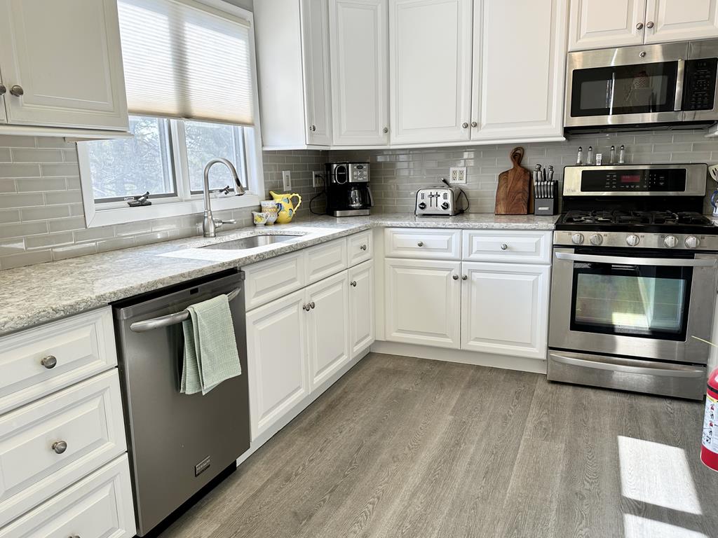 Harbor Paws Retreat-Walking to Pet Friendly Beach | Photo 25