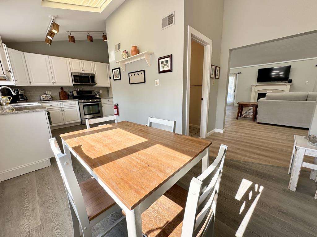 Harbor Paws Retreat-Walking to Pet Friendly Beach | Photo 27