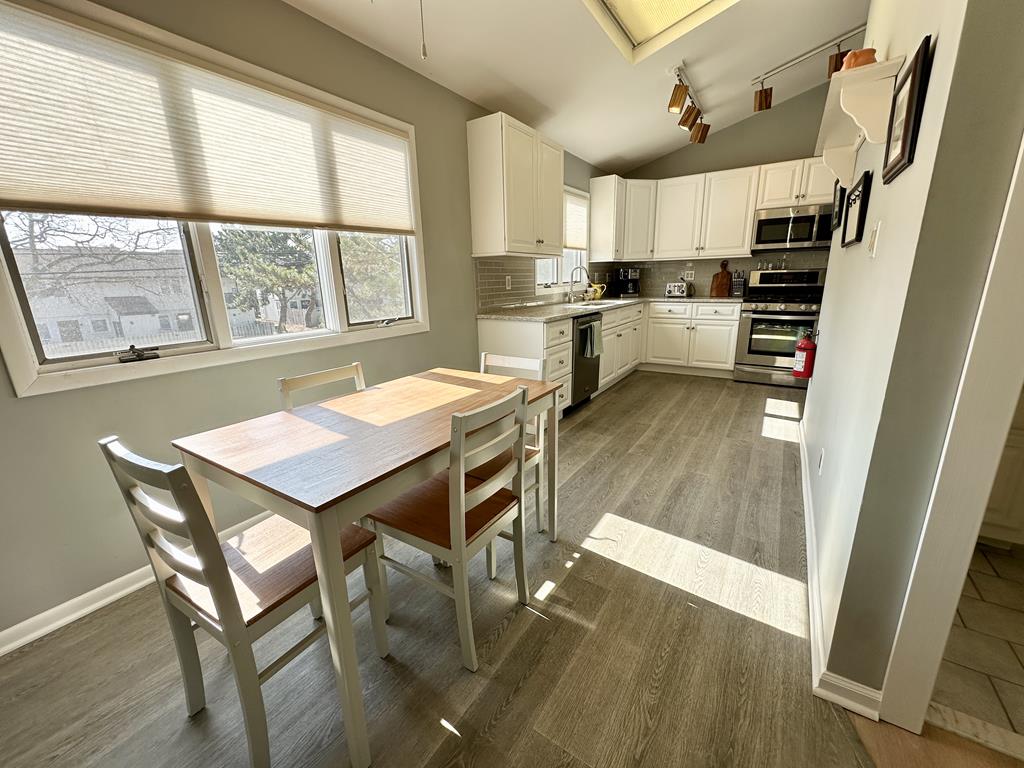 Harbor Paws Retreat-Walking to Pet Friendly Beach | Photo 28