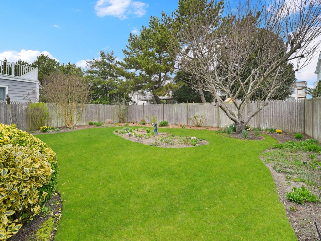 Harbor Paws Retreat-Walking to Pet Friendly Beach | Photo 34