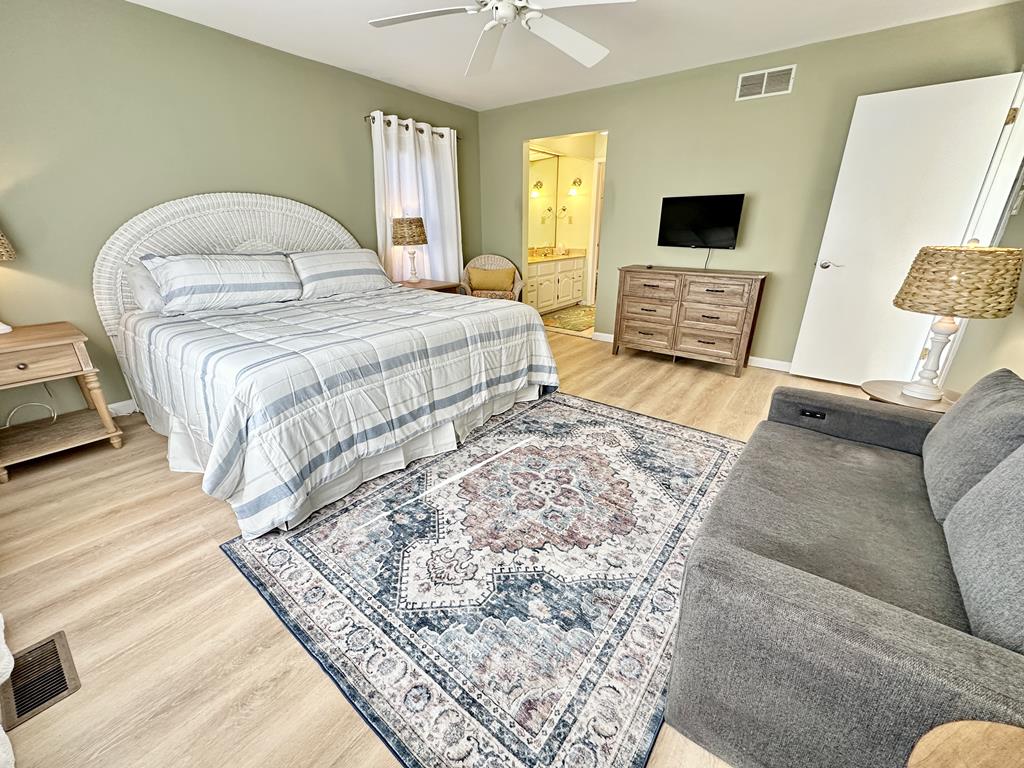 Harbor Paws Retreat-Walking to Pet Friendly Beach | Photo 6