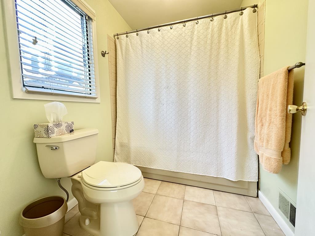 Harbor Paws Retreat-Walking to Pet Friendly Beach | Photo 10