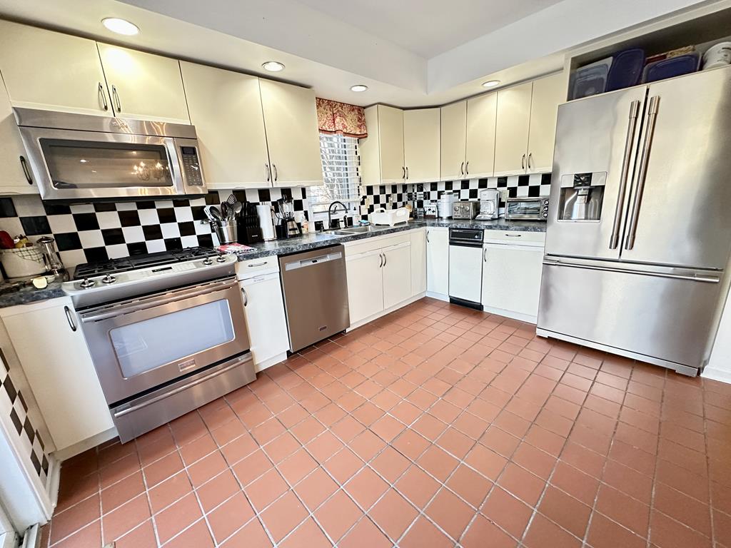 Charming Corner Townhome at Cape Meadows! | Photo 14