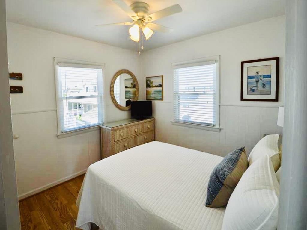 https://realtimerental.com/rrv10/RentalPhotos/1212/1212655.16.jpg