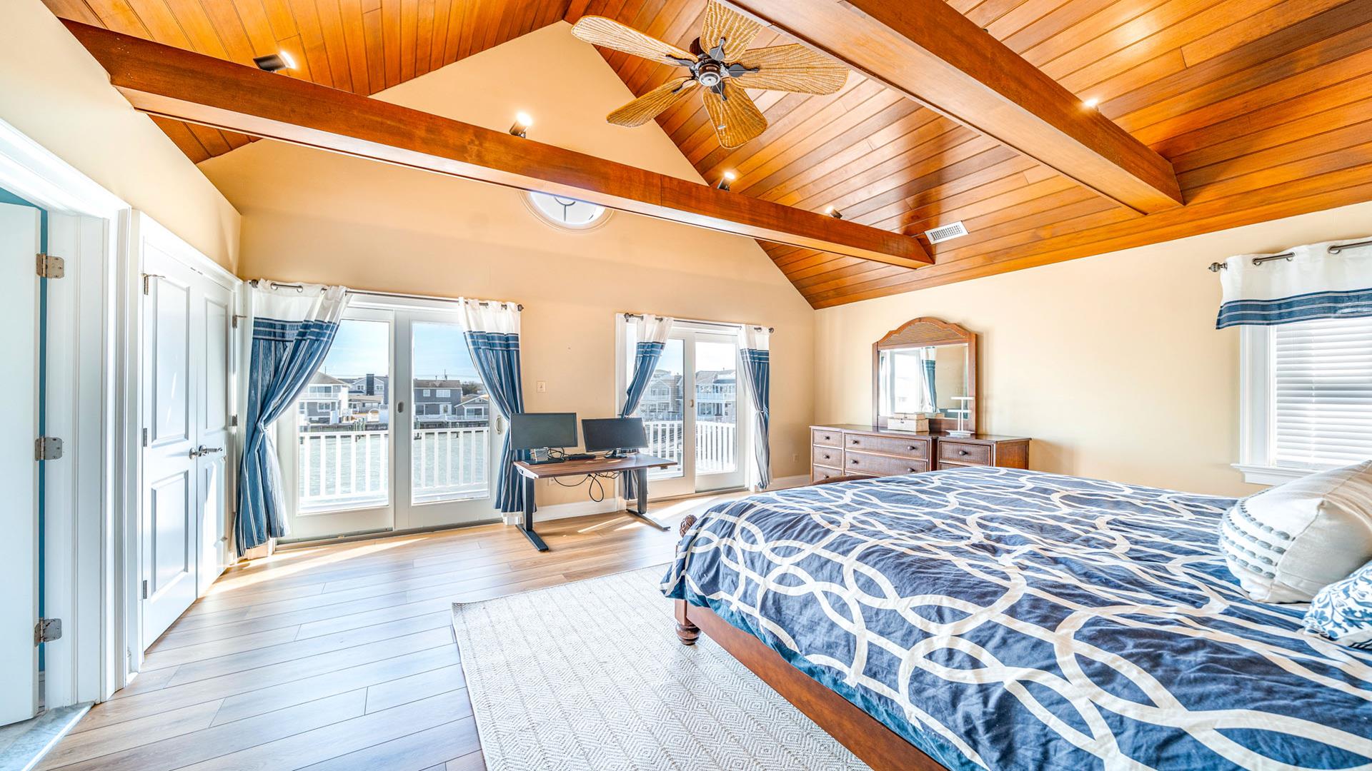 8522 Sunset Drive, Stone Harbor (Bay Front)