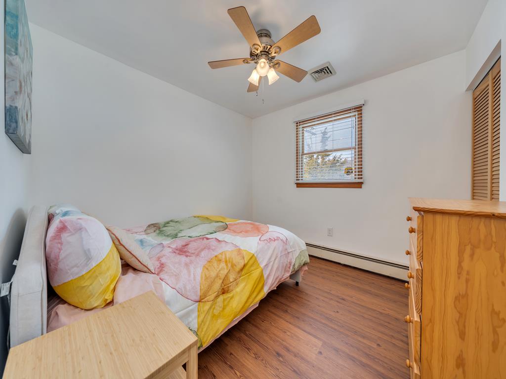 https://realtimerental.com/rrv10/RentalPhotos/1214/1214248.18.jpg