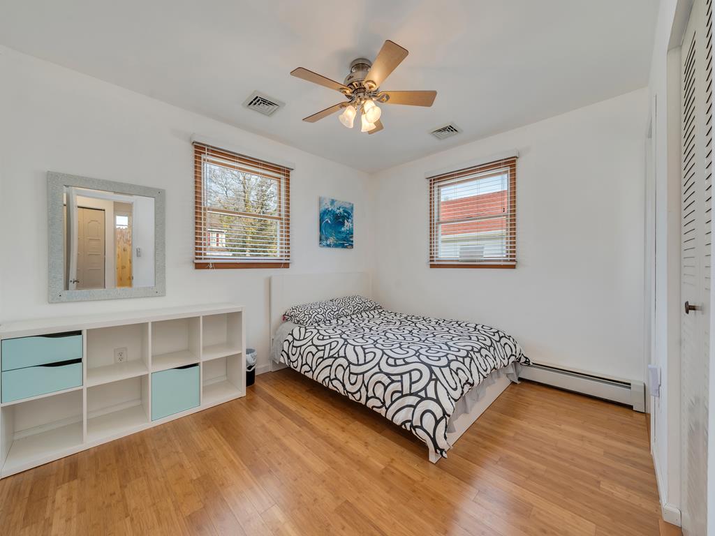 https://realtimerental.com/rrv10/RentalPhotos/1214/1214248.21.jpg