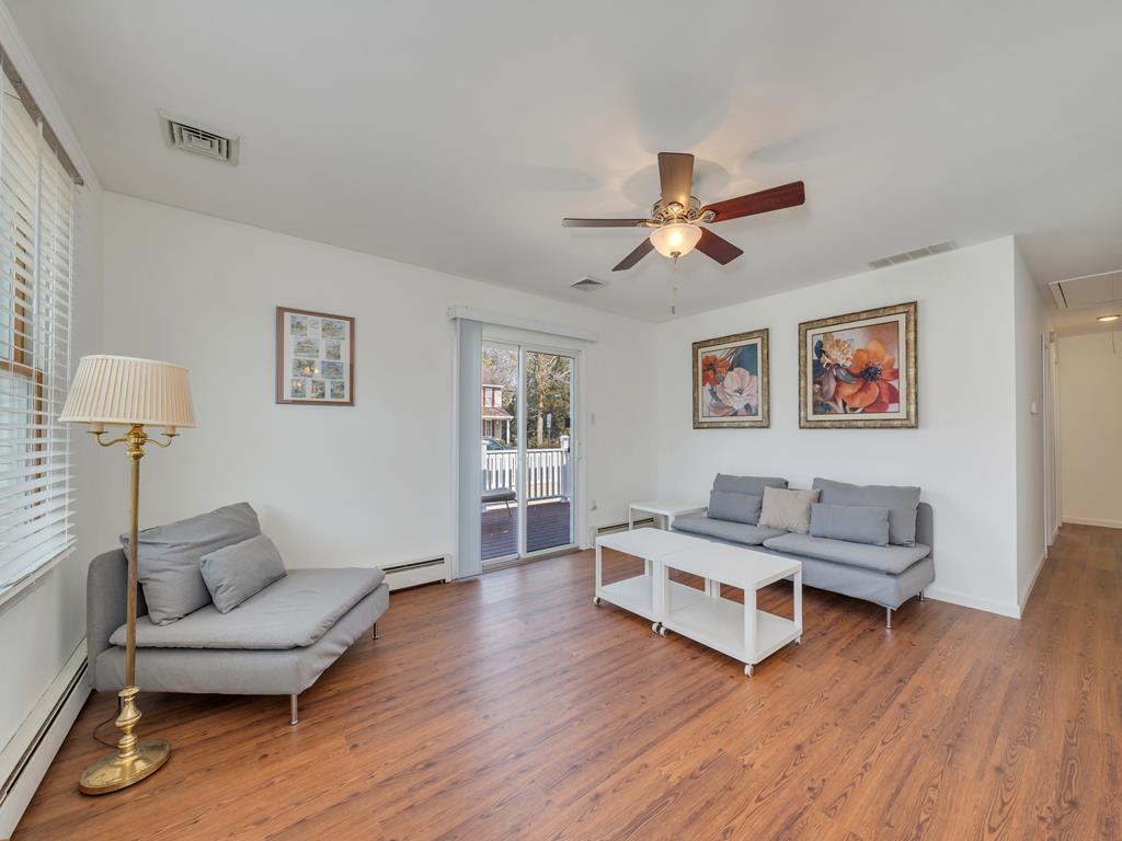 https://realtimerental.com/rrv10/RentalPhotos/1214/1214248.5.jpg
