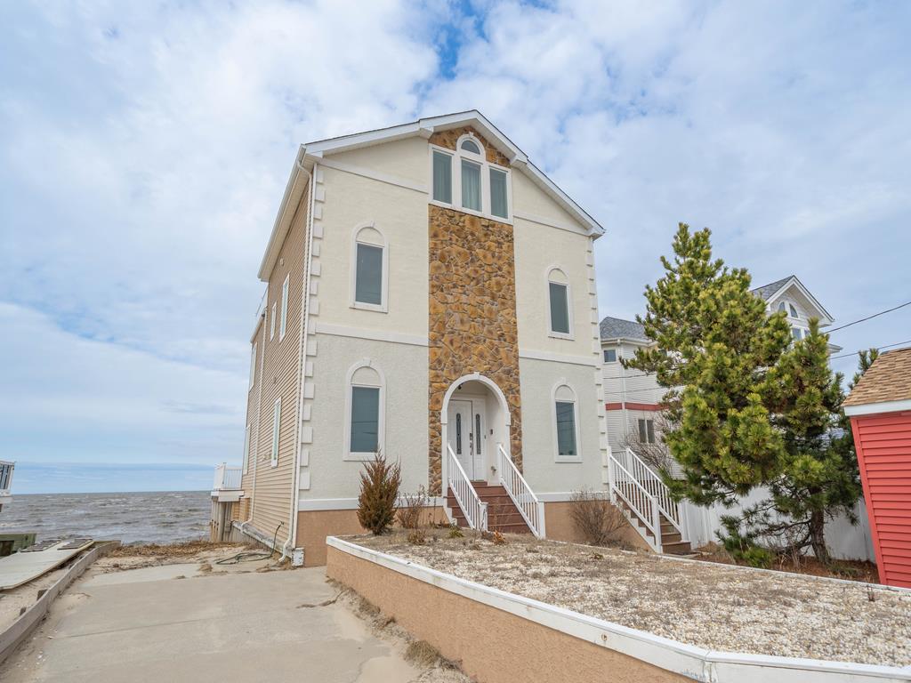 145 Beach Ave | Photo 3