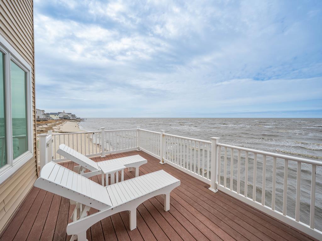 145 Beach Ave | Photo 4