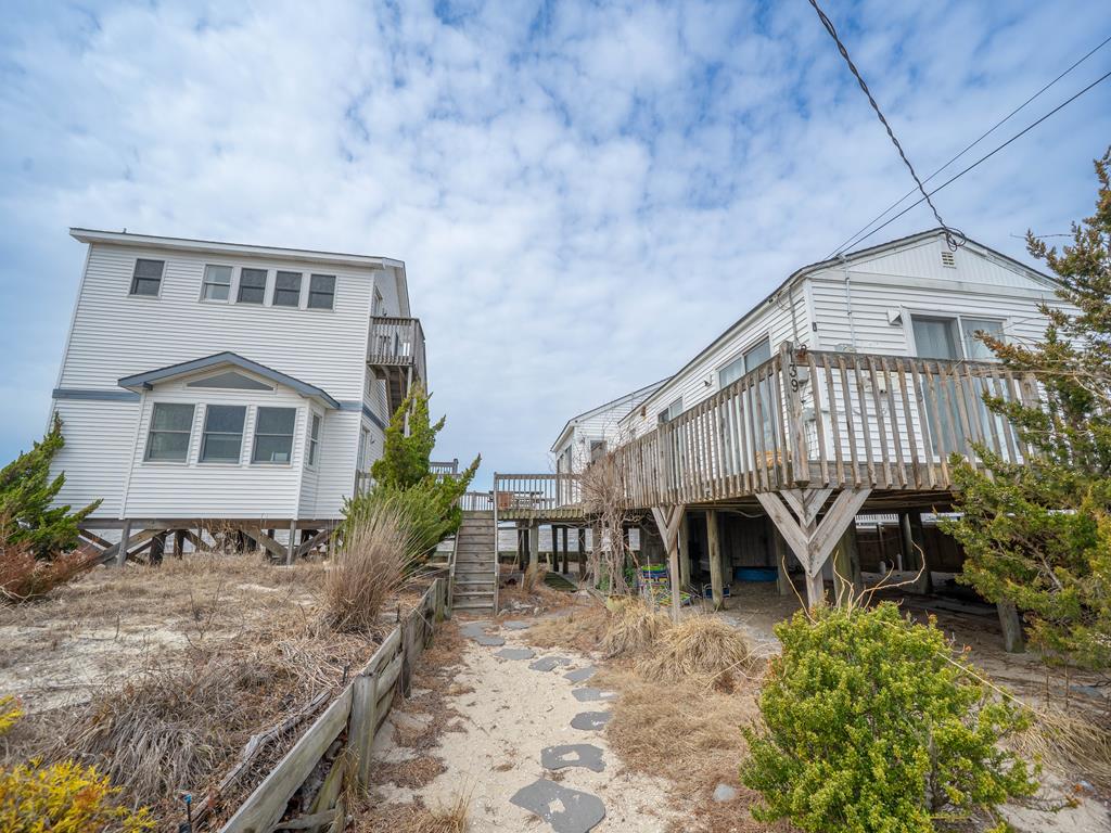 139 Beach Ave Unit - Cottage #1 | Photo 3