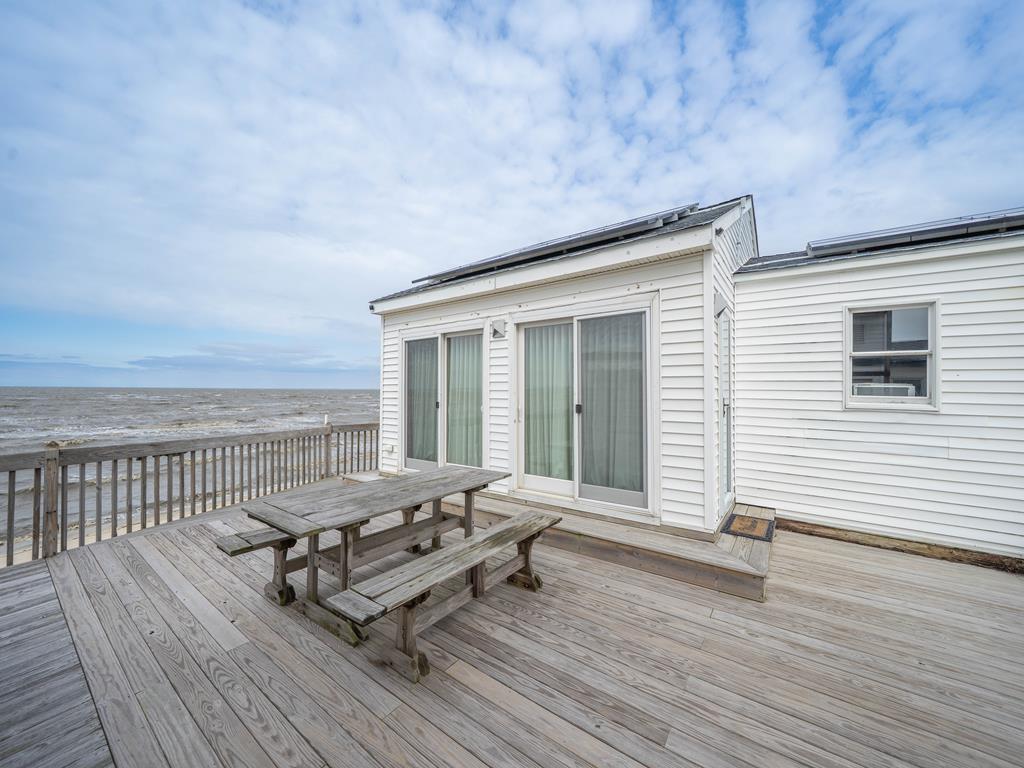 139 Beach Ave Unit - Cottage #1 | Photo 4