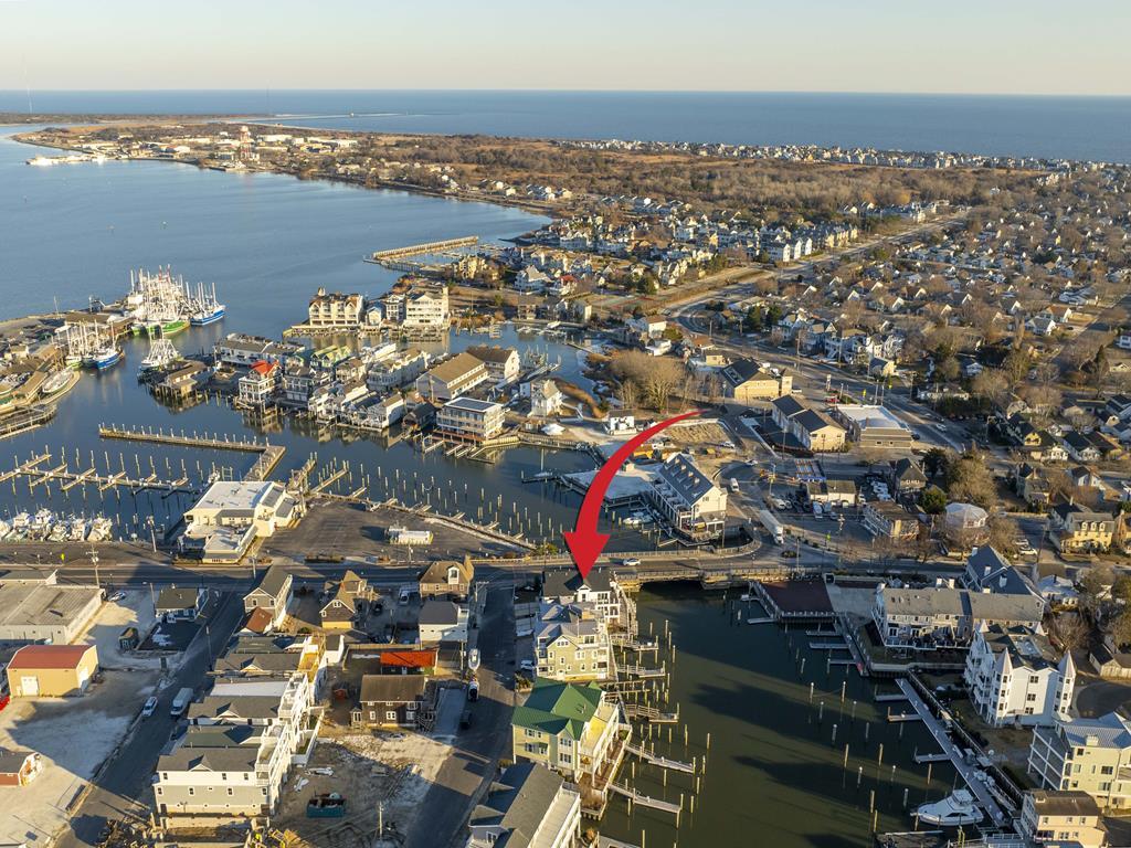 Waterfront Luxury - 1288 Wilson, Unit B | Photo 3