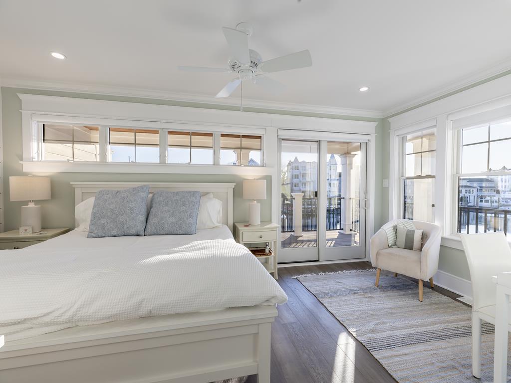 Waterfront Luxury - 1288 Wilson, Unit B | Photo 12