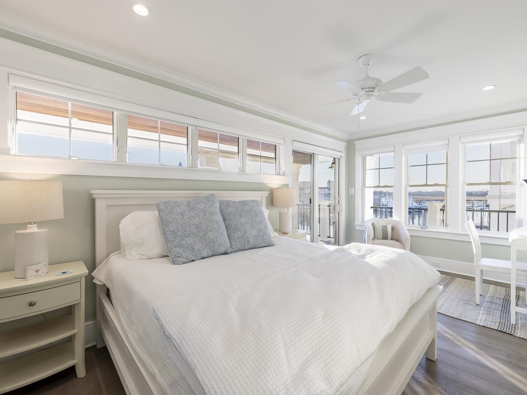 Waterfront Luxury - 1288 Wilson, Unit B | Photo 13