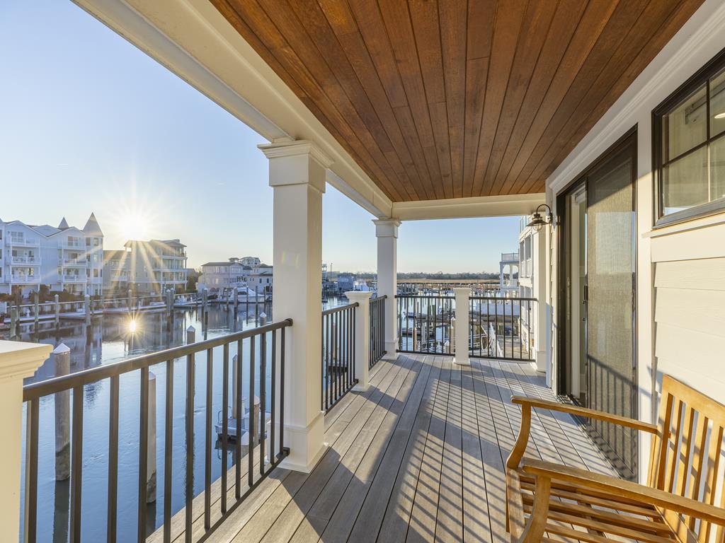 Waterfront Luxury - 1288 Wilson, Unit B | Photo 15