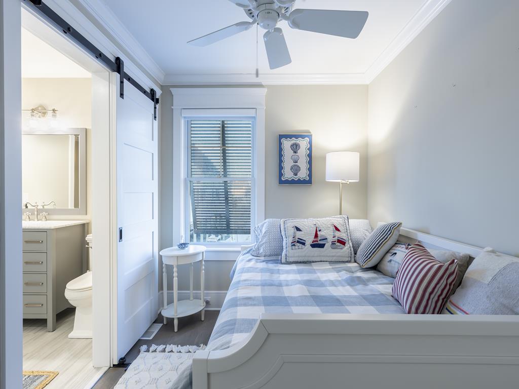 Waterfront Luxury - 1288 Wilson, Unit B | Photo 18