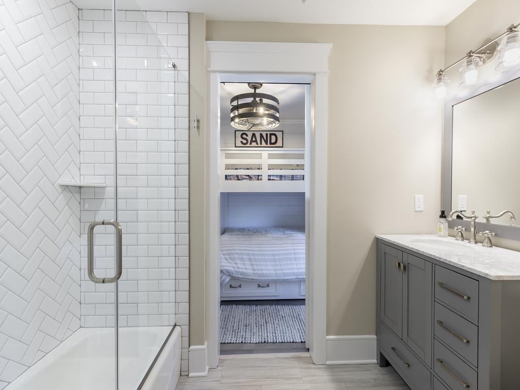 Waterfront Luxury - 1288 Wilson, Unit B | Photo 19