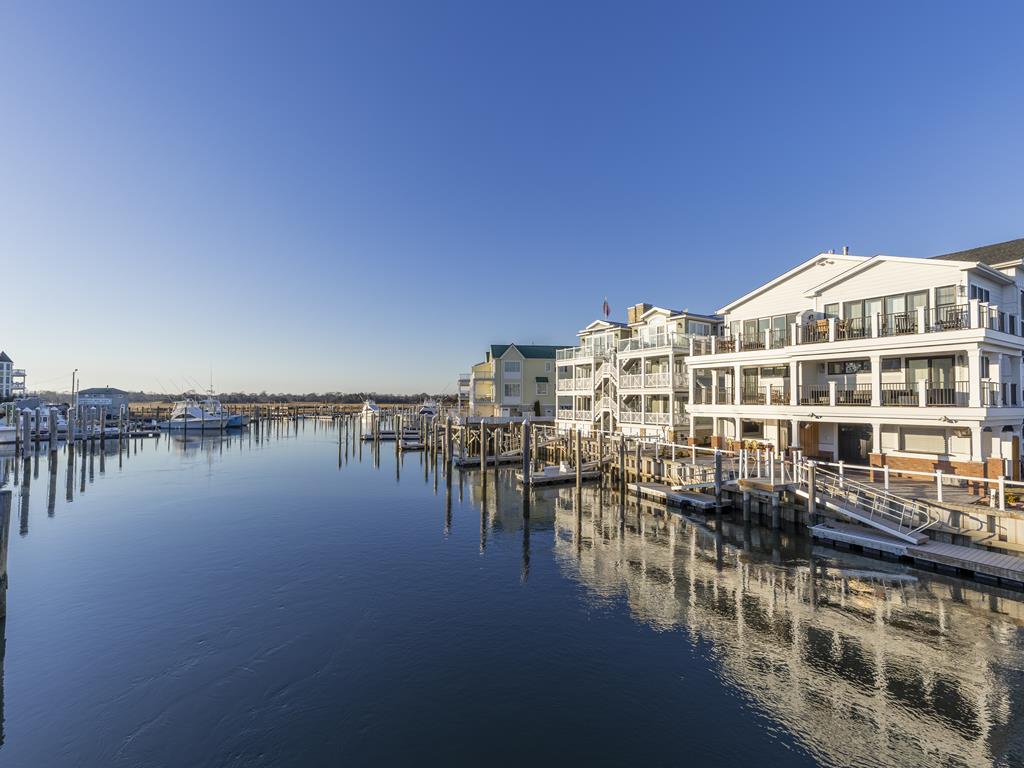 Waterfront Luxury - 1288 Wilson, Unit B | Photo 4