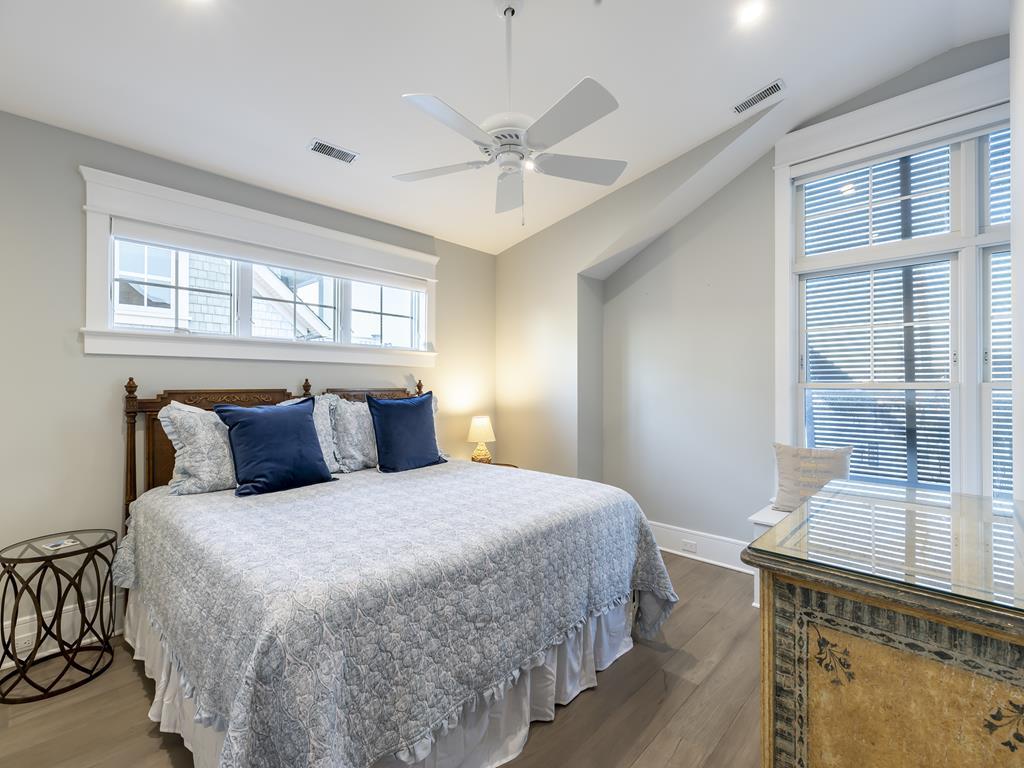 Waterfront Luxury - 1288 Wilson, Unit B | Photo 25