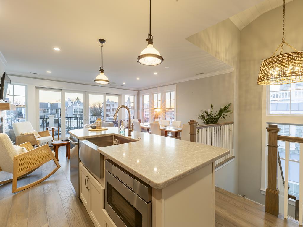 Waterfront Luxury - 1288 Wilson, Unit B | Photo 26