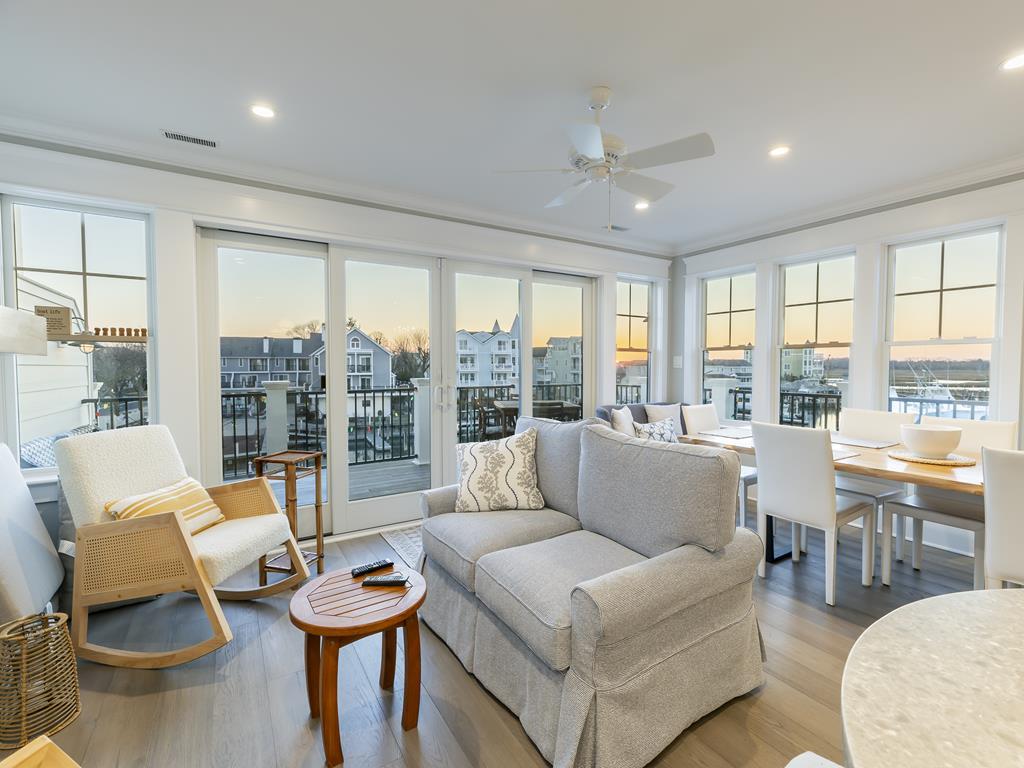 Waterfront Luxury - 1288 Wilson, Unit B | Photo 28