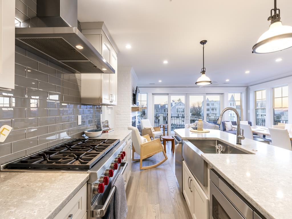 Waterfront Luxury - 1288 Wilson, Unit B | Photo 31