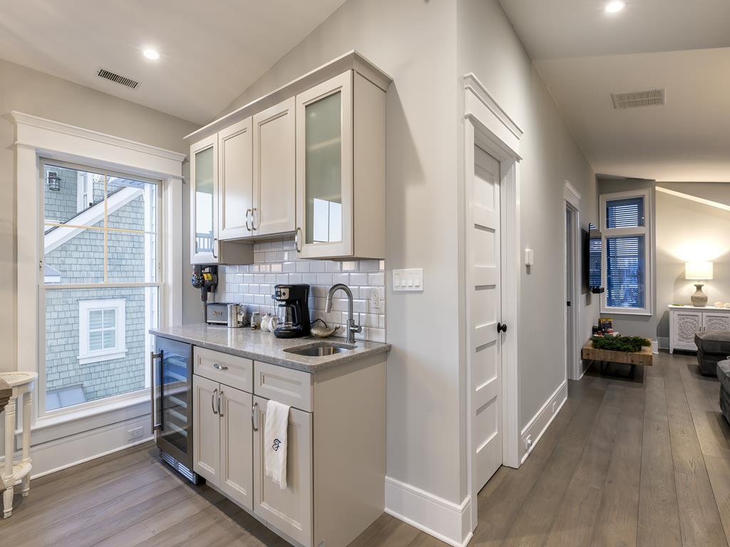 Waterfront Luxury - 1288 Wilson, Unit B | Photo 32