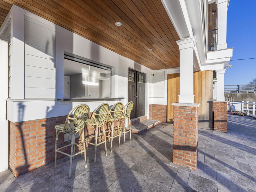 Waterfront Luxury - 1288 Wilson, Unit B | Photo 6