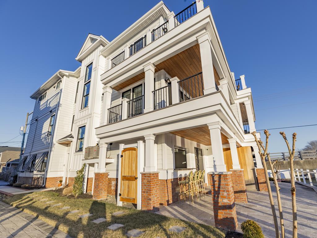 Waterfront Luxury - 1288 Wilson, Unit B | Photo 7